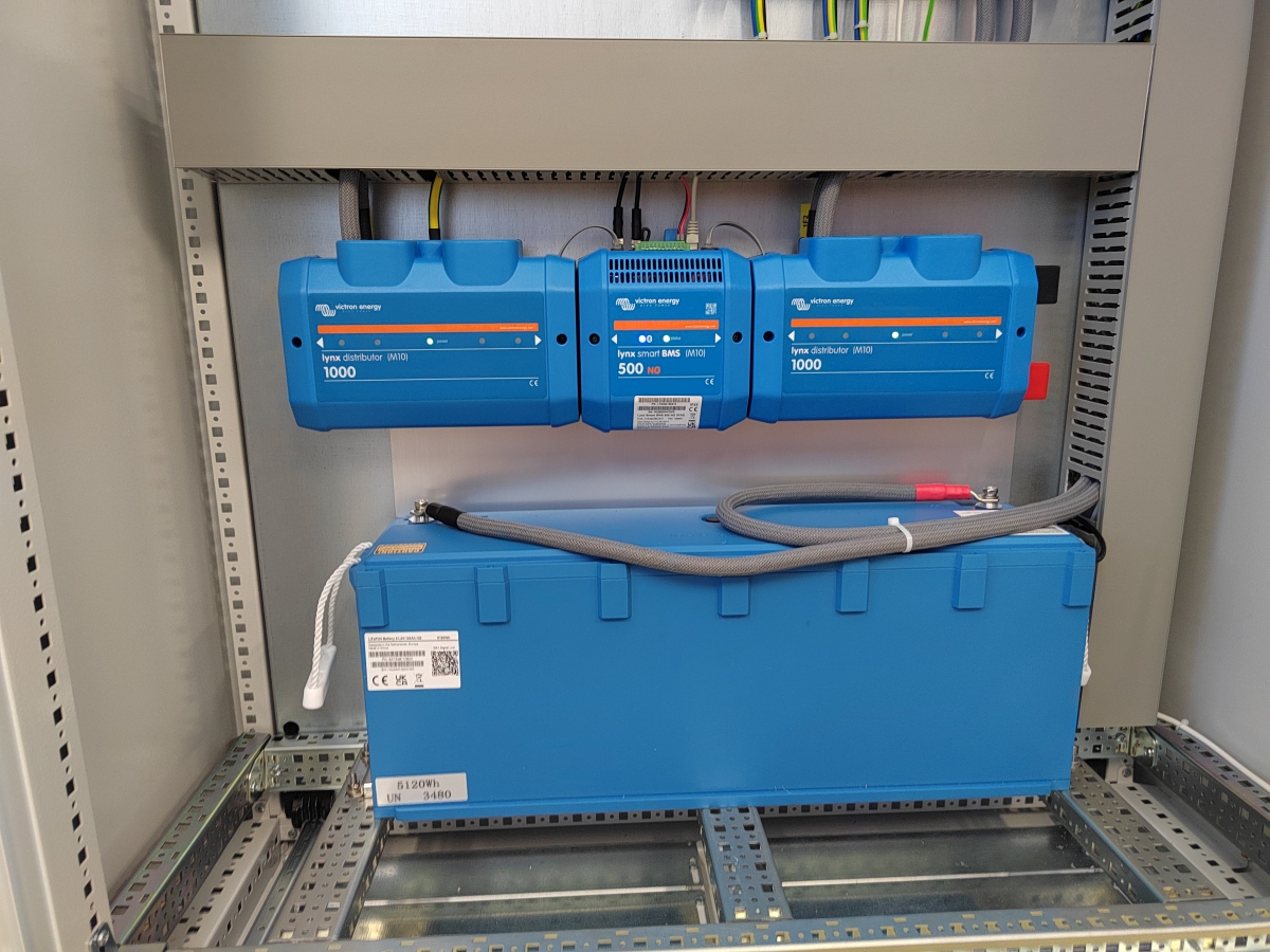 UPS Cabinet – with Victron Energy NG System